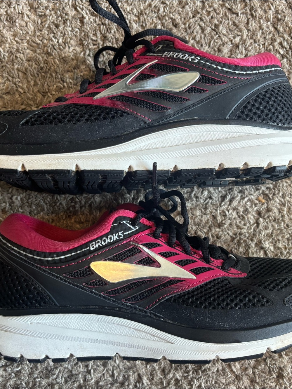 Brooks Women's Black and Hot Pink Running Sneakers